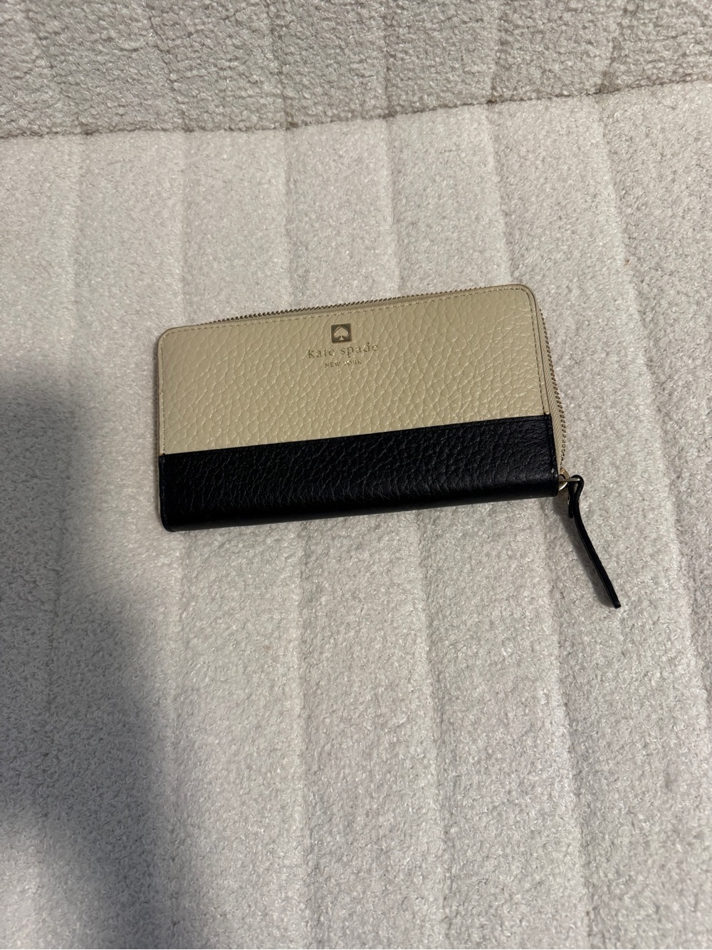 kate spade two-tone cream and black pebbled leather wallet